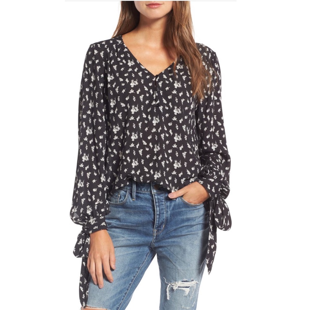 Hinge Long Tie-Sleeved Blouse